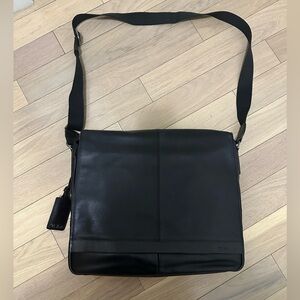 Tumi Arden Leather Messenger Bag – Black – NEVER USED